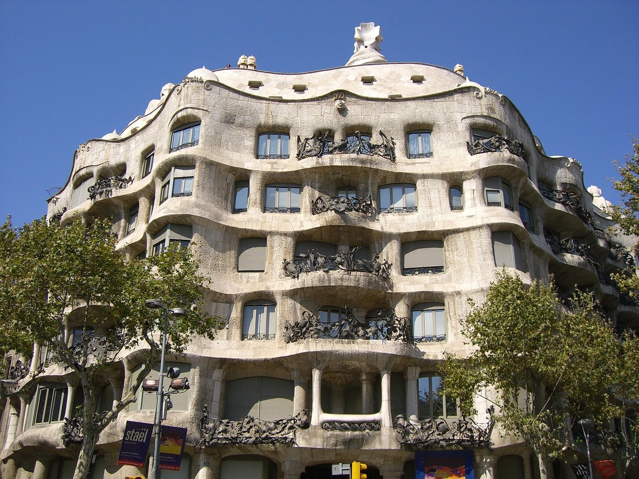 services-01 spain-106463-1280